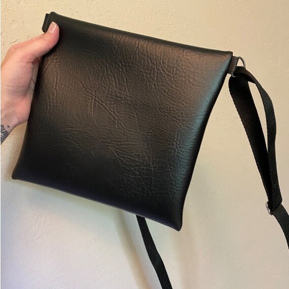 Halloween bat crossbody purse - Picture 5 of 5